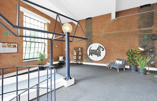 Large Industrial Style 2 Bedroom Apartment Short Term Rental & Flexible Renting Canary Wharf With Free WiFi - Photo 36