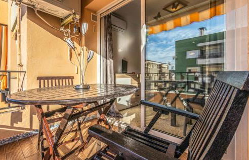 Gorgeous Apartment In Pineda De Mar - Photo 7