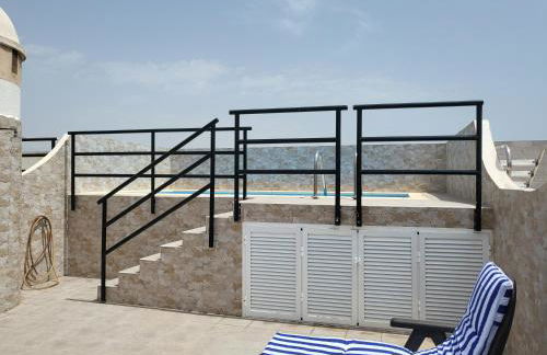 Ático dúplex con piscina privada y vistas al mar en Paraíso de Vera! - Foto 3