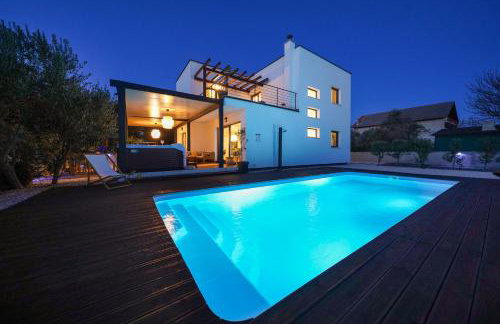 Villa Suncica with Heated Pool, Jacuzzi and Bikes near Zadar - Foto 12