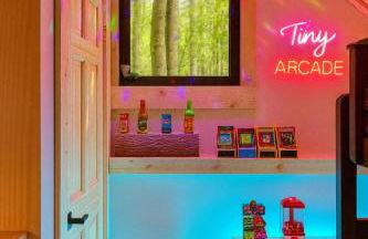 Lux Tiny House with Waterfront, Kayaks, Hot Tub, Arcade - Photo 43