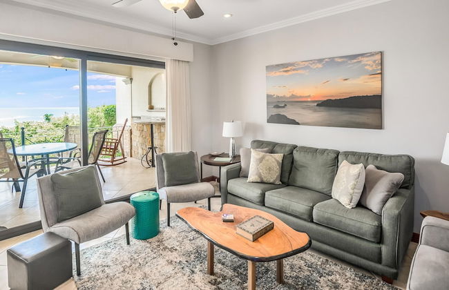 Elegant Oceanview Condo with Spacious Open-Concept Floor Plan and Inviting Beach Design - Foto 17