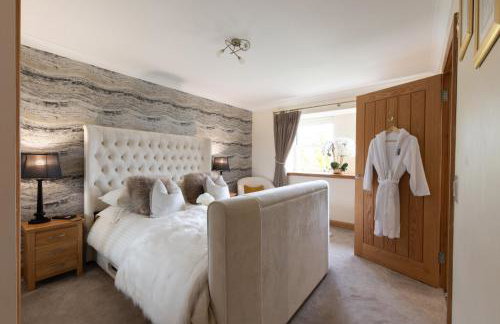 Bungalow with Hot Tub, BBQ Hut, Golf Net , Large Garden & Play Area - Foto 18