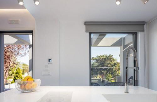 Akonizia Luxury House - With Private Heated Pool and Jacuzzi - Photo 34