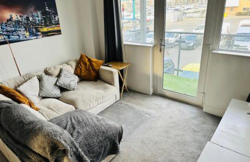 Stylish Marina Apartment with Stunning Views - Foto 1