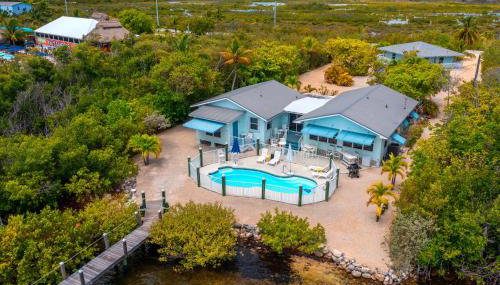 Waterfront Beach House with Dock & Heated Pool - Foto 1, sunbed
