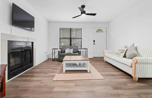 Minutes From UNC - 15 Min to Duke - Private Deck - Foto 6