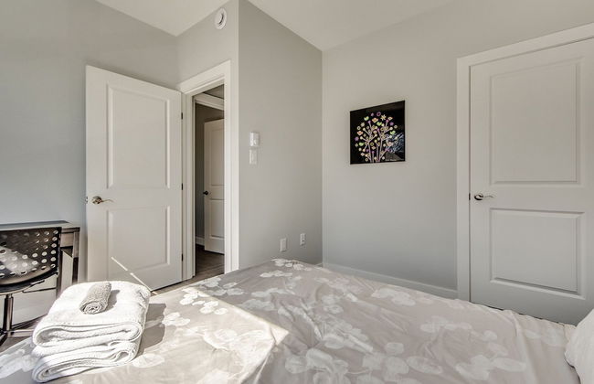 Spacious DAL & Downtown Apartments - Photo 4