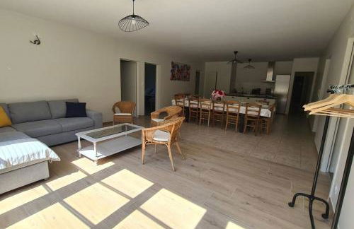 Gîte Le Puy Martineau piscine privée intérieure chauffée terrain arboré à 10 min du Puy du Fo - Foto 7