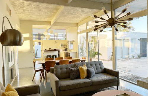 Retro Rendezvous Pool and Spa MidCentury Modern Home - Foto 51