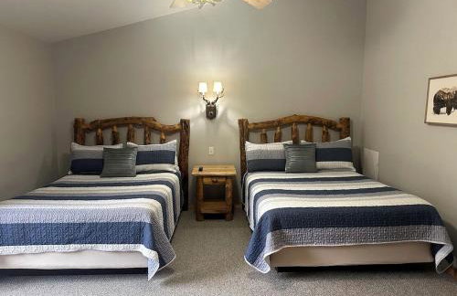 Spacious Luxury Villa Retreat with Jetted Tub, Fireplaces, Balconies, and Smart TV in North Utica, Illinois - Foto 11