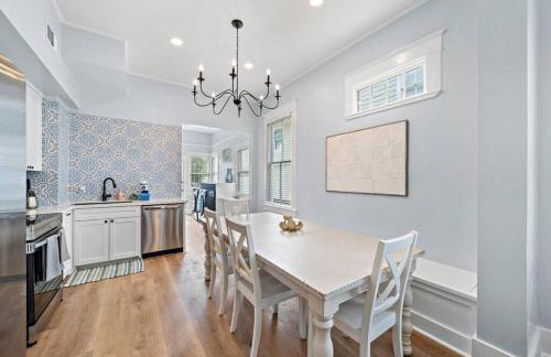 Cozy Home Near Downtown with a Pool and Fire Pit - Foto 9