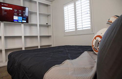 Comfy Expansive Home - Near the Strip - Heated Pool - Foto 26