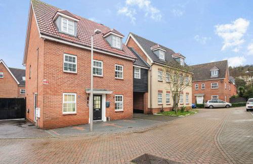 The Roost Group - 8-Bed Home, 5 Mins to M25&A13 - Foto 5