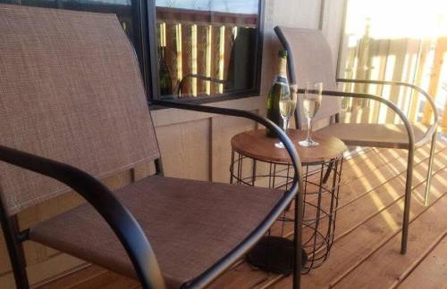 Miners Cabin #4 - King Bed - Private Balcony with Views - Foto 8