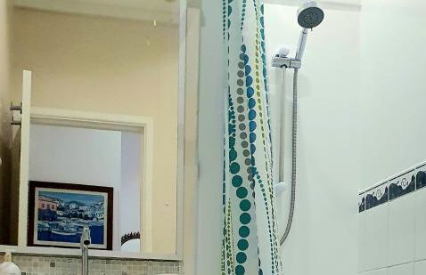 A Beautiful Apartment with Stunning Sea Views & Private Balcony - Photo 19