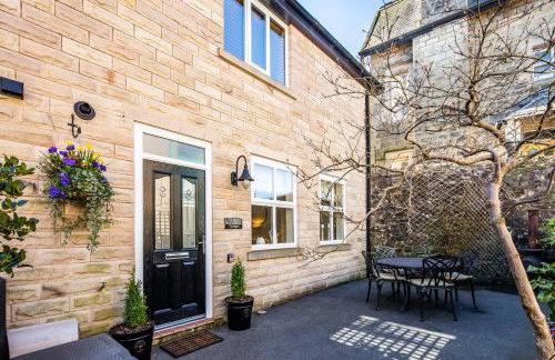 Buxton centre cosy cottage with free secure parking - Foto 2