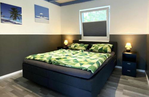 Ferienhaus Deluxe, direkt am See, mit hauseigener Panorama Außensauna, zwei Badezimmern, Tretboot, Kamin, in direkter nähe zum Kinderspieleparadies sowie Reit- und Ponyhof, 1 bis 8 Personen - Photo 24