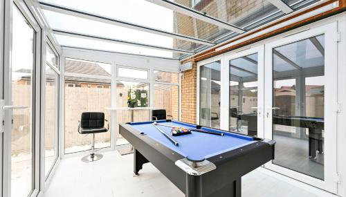 Swan's Place - Large 4bed home, Sleeps 9, Parking x2 & Games room - Foto 4, Game Room
