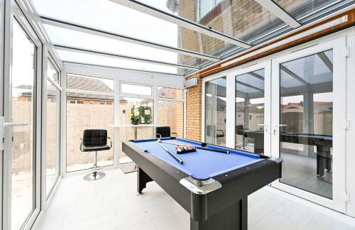 Swan's Place - Large 4bed home, Sleeps 9, Parking x2 & Games room - Foto 4