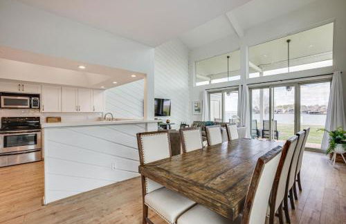 Gorgeous Lakefront Townhome with Pool Access and Views - Photo 7