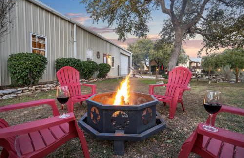 Barndominium with Farm and Firepit near Lake Georgetown - Foto 30