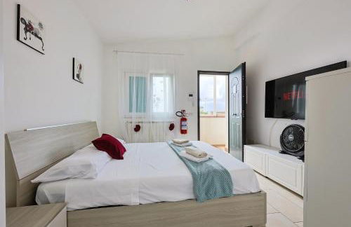 Azure Oasis with parking near the airport & beach - Foto 15
