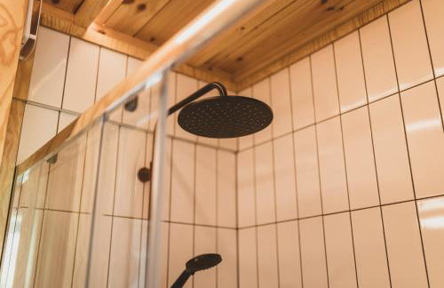 WymarzONE domki- z prywatnymi jacuzzi i kominkiem - Foto 16