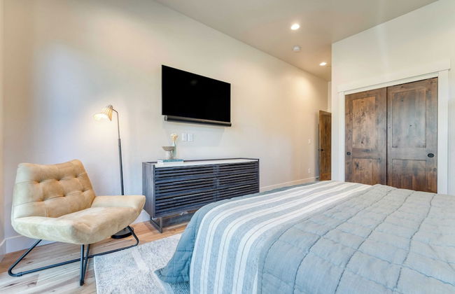 Grand Fir by Avantstay Hot Tub and Firepit - Foto 14