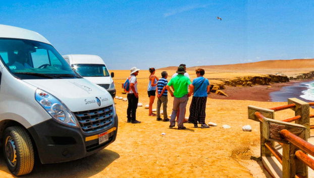 Vendo as paisagens da praia Roja