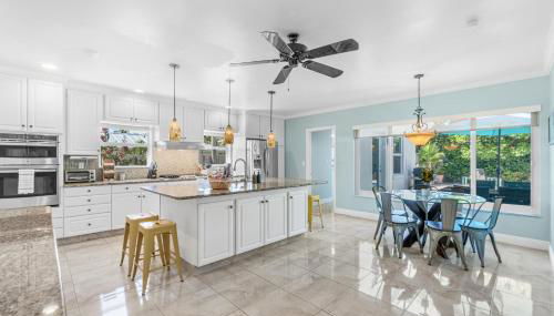 Across from Beach- 3 Master Suites, Heated Pool & Spa, Tanning Ledge, Golden Tee - by Maven Vacation Rentals - Foto 5