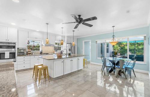 Across from Beach- 3 Master Suites, Heated Pool & Spa, Tanning Ledge, Golden Tee - by Maven Vacation Rentals - Foto 5