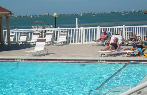 Affordable Two Bedroom Tropical Condo - Private Beach, Pools, Hot Tub - Foto 5