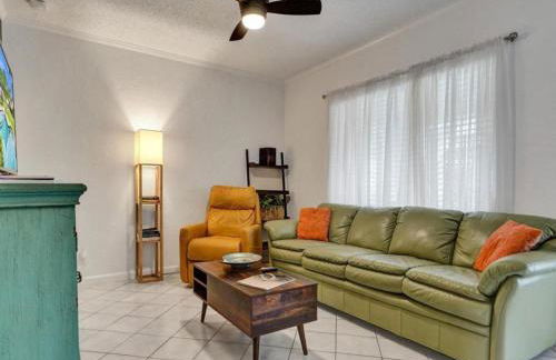 3 min. walk to Wilton Drive, pool and huge yard - Photo 24