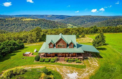 Lodge at OZK Ranch- Incredible mountaintop cabin with hot tub and views - Photo 1