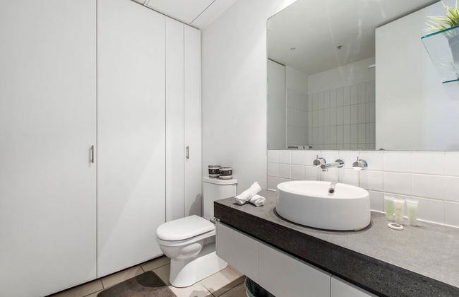 Beautiful 2BR APT With Balcony, Pool and Gym - Foto 15