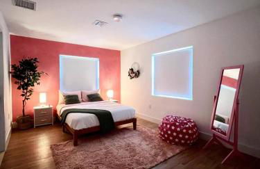 Lux Retreat with Pool Near Beach - Foto 53