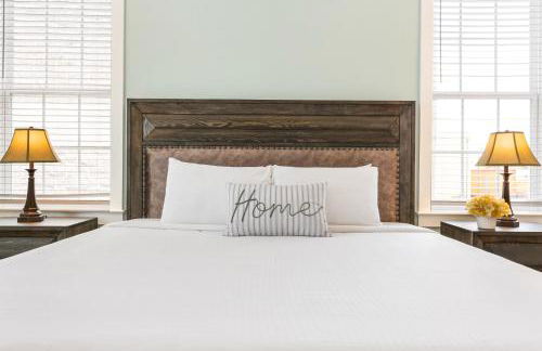 Hosteeva Brand New Condo with a Pool Steps to St Charles Ave - Foto 36