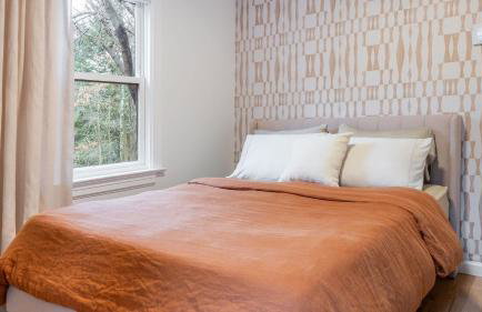 Charcoal Chalet by Avantstay A+ Design w/ Firepit - Foto 27