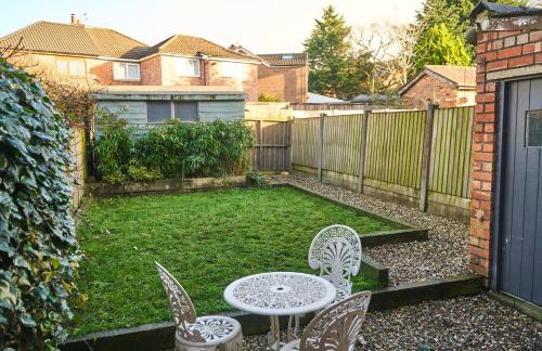 Modern Cosy 2-Bed Terrace with Private Garden - Foto 24