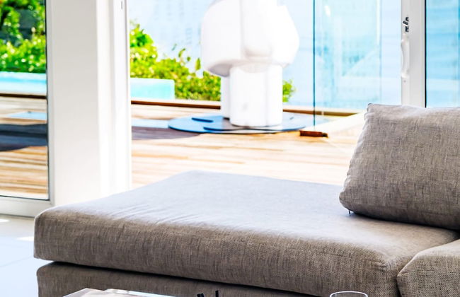 Exceptionally Unique Magnum Villa w Sea Views - Photo 30