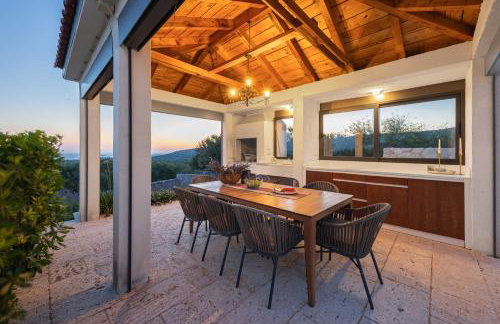 Villa True Oasis with Heated Pool - Photo 12