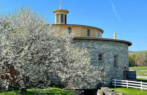 Stay Near Ski Berkshires, Mid-Week & Promo Deals! - Foto 29