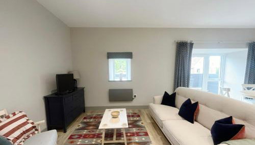 Number 4 Clevedon - Photo 2