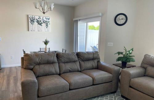 Embrace the Harmony of Nature and Urban Living - Foto 1