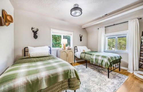 Hillside Cottaga- Private pond, hot tub, game room, by ONP - Foto 11