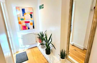 Spacious & Cosy 2 Bedroom Home plus 2 Sofa-beds with Private Entrance and Back Patio, 3 min walk to Earl's Court Station - Photo 37