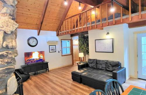 Trout River Cabin - Cozy Quiet Peaceful Retreat - Foto 9