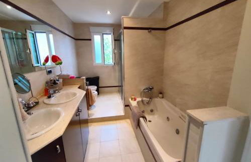 Precioso chalet 4 habitaciones con Piscina comunitaria - Photo 31