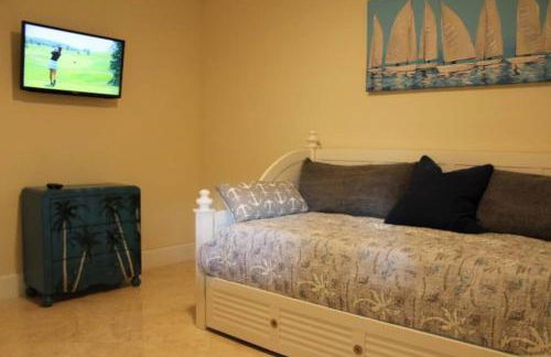 LIC Mgr - LUXURIOUS 3 BED 3 BATH OCEANFRONT SUITE - UPSCALE OCEANFRONT RESORT - INDOOR PICKLEBALL - SPEAKEASY! - Photo 24